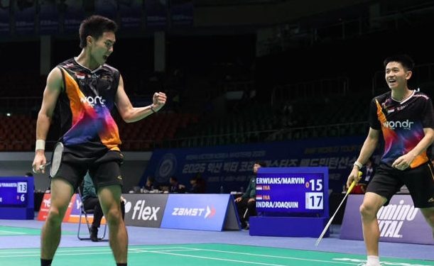 Ganda putra Indonesia, Raymond Indra/Nikolaus Joaquin, menikung tajam unggulan ketiga pada semifinal Korea Masters 2025.