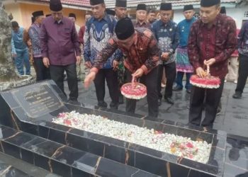Wako Alfin Ziarah ke Makam Fauzi Siin