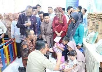 Wako Alfin Dampingi Gubernur Jambi Al Haris Serahkan Bantuan di Sungai Penuh 