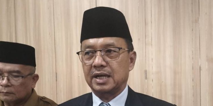 Wakip Bupati Kerinci bersama Sekda saat di wawancarai Wartawan (Dok. Signalberita.com)