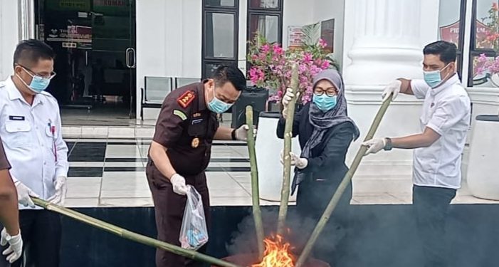 Proses pemusnahan barang Bukti di Kejari Bungo