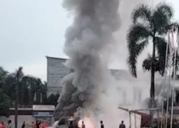 Dua unit mobil terbakar di SPBU