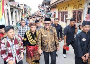 Devanan Munir saat bersama wali kota Sungai Penuh Alfin