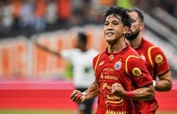 Persija Kalahkan Persik 3–1. Penyerang Persija Eksel Runtukahu selebrasi usai cetak gol. (ANTARA FOTO/BAYU PRATAMA S)