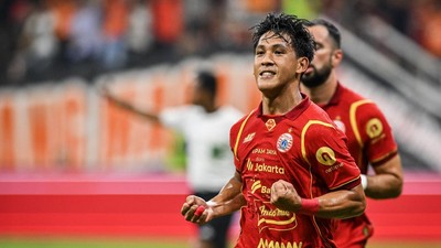 Persija Kalahkan Persik 3–1. Penyerang Persija Eksel Runtukahu selebrasi usai cetak gol. (ANTARA FOTO/BAYU PRATAMA S)