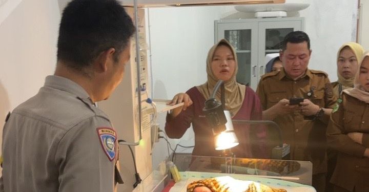 Warga Temukan Bayi di Pinggir Jalan Desa Mukai Tinggi