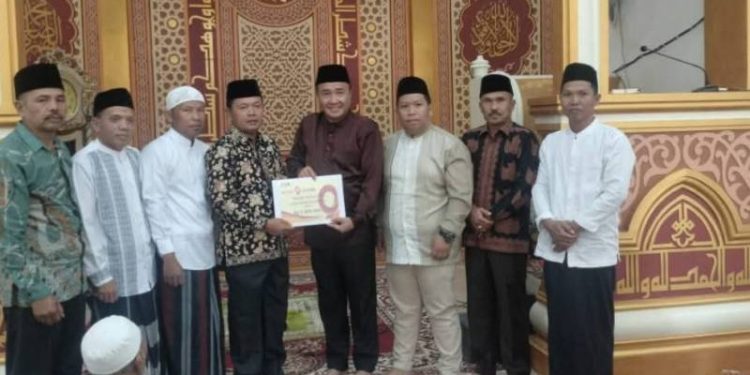 Safari Jum’at di Koto Bento, Wako Alfin Salurkan Bantuan CSR