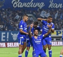 Persib Tutup 2025 di Puncak Klasemen Super League