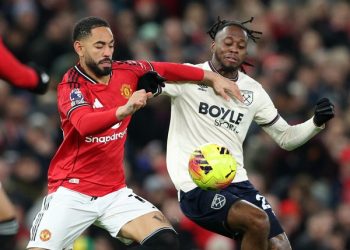 Wan-Bissaka Jadi Tembok West Ham. Foto: REUTERS/Scott Heppell