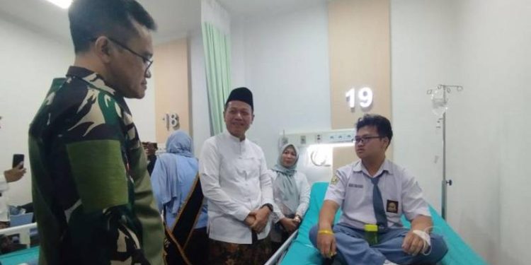 Puluhan Siswa SMA 2 Kudus Dilarikan ke Rumah Sakit