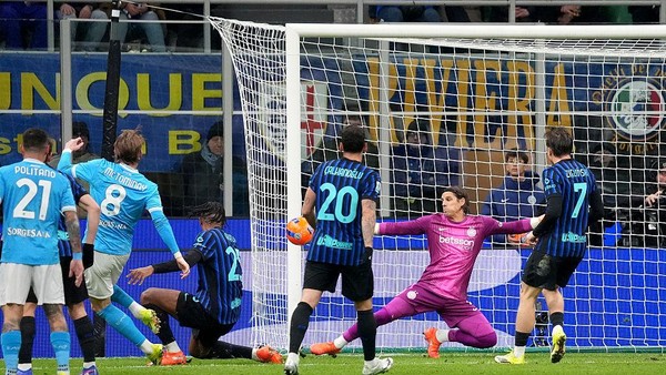 Inter Ditahan Napoli
Foto: Getty Images/MB Media