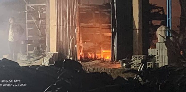 Toko Bangunan di Muara Tabir Tebo Ludes Terbakar