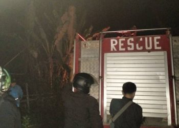 Petugas Damkar saat turun ke Koto Tuo Ujung Pasir saat api sudah padam