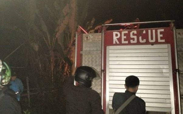 Petugas Damkar saat turun ke Koto Tuo Ujung Pasir saat api sudah padam