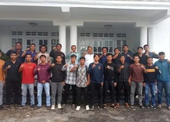 Wawako Azhar Hamzah saat melepas Tim Kota Sungai Penuh ke Gubernur Cup 2026