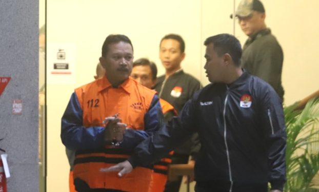 Wali Kota Madiun saat di tahan oleh KPK