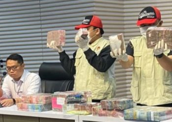 KPK Pamerkan Rp 2,6 Miliar Uang Dugaan Pemerasan