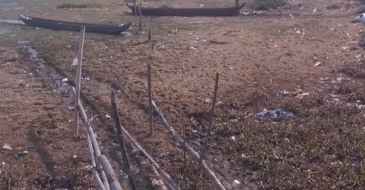 Terlihat danau Kerinci di pinggir desa Ujung Pasir sudang mengalami kedangkalan