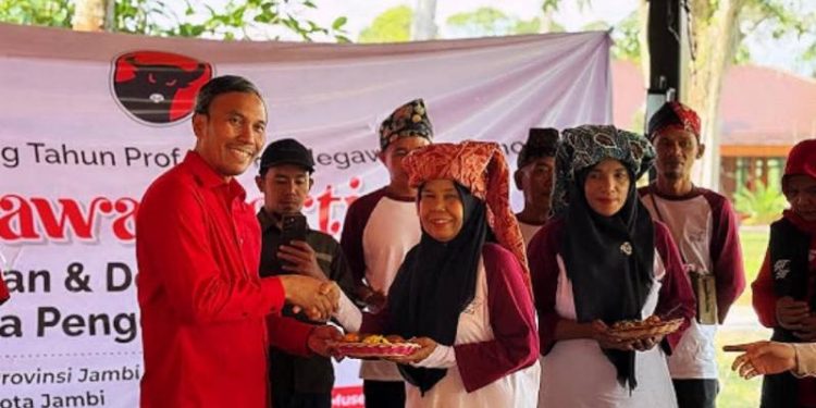 PDI Perjuangan Jambi Tanam Pohon di Candi Muaro Jambi