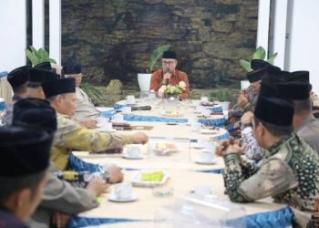 Wako Alfin saat bertemu dengan lembaga adat Enam Luhah Sungai Penuh