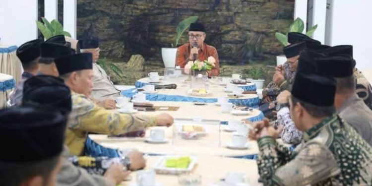 Wako Alfin saat bertemu dengan lembaga adat Enam Luhah Sungai Penuh