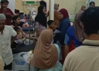 Siswa yang mengalami dugaan keracunan MBG yang jalani perawatan