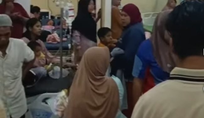 Siswa yang mengalami dugaan keracunan MBG yang jalani perawatan