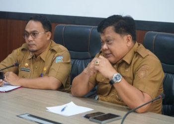 Sekretaris Daerah Merangin, Zulhifni saat memimpin rapat