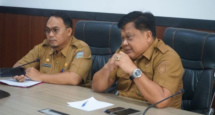 Sekretaris Daerah Merangin, Zulhifni saat memimpin rapat