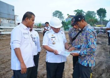 Walikota Jambi meninjau pembangunan kolam retensi Telago Kajang Lako