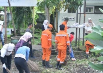 Pemkot kota Jambi saat melaksanakan gotong royong di Terminal Rawasari
