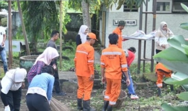 Pemkot kota Jambi saat melaksanakan gotong royong di Terminal Rawasari