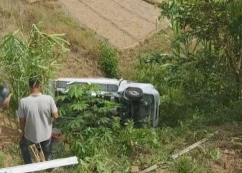 Kondisi Mobil Masuk Jurang di Jalur Pendakian Bukit Tengah