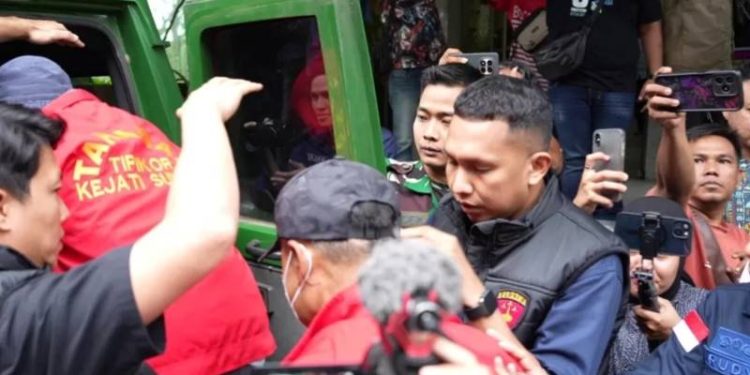 Dua Tersangka Ditahan Kejati Sumsel