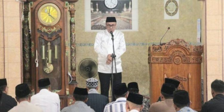 Walikota Alfin Serahkan Bantuan Rp5 Juta