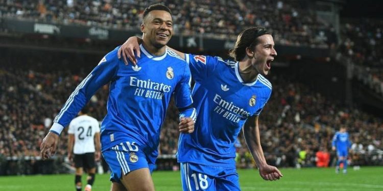 Real Madrid Pepet Barcelona Usai Menang 2-0 dari Valencia. Foto: Bola.net