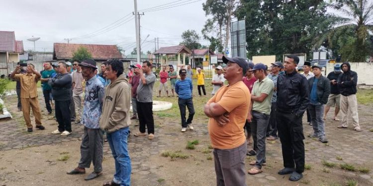 Warga Sungai Bengkal Protes Batas Wilayah