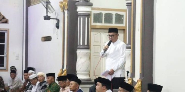 Safari Ramadan di Hamparan Rawang, Wako Alfin Serahkan Bantuan dan Paparkan Program Lingkungan