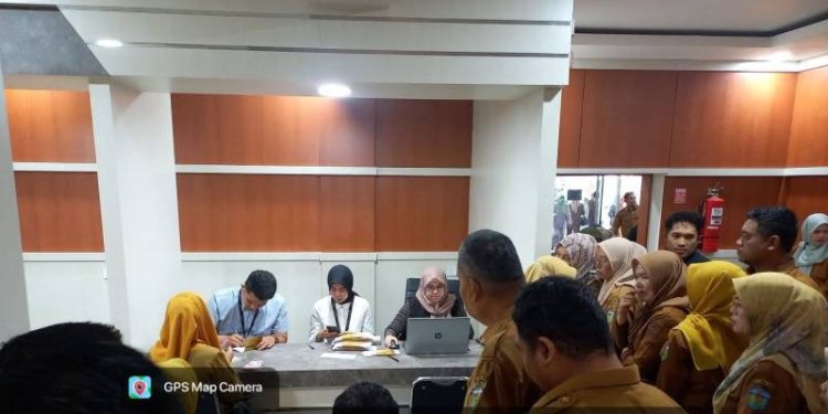 ASN dan PPPK Sungai Penuh Antre Tarik Gaji Manual di PTSP