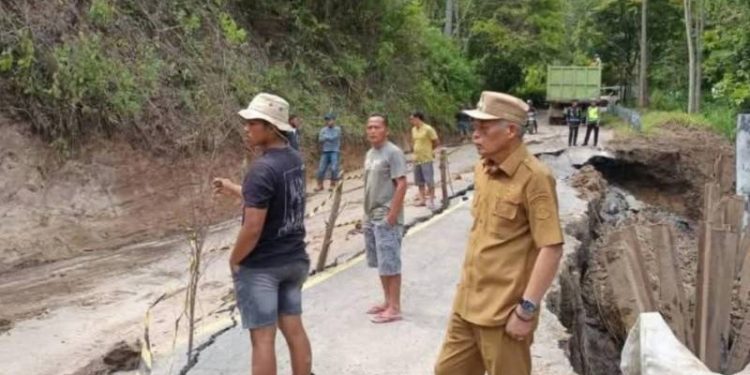 Wawako Azhar Hamzah Tinjau Longsor di Puncak KM 4