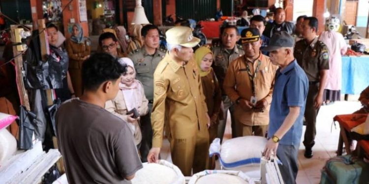 Sidak Pasar Tradisional, Wawako Pantau Harga Pangan Jelang Lebaran