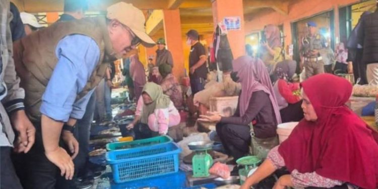 Pasca Relokasi, Wako Alfin Tinjau Pedagang di Pasar Tanjung Bajure