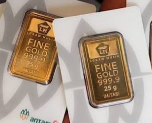 Dipicu Penguatan Dolar AS, Harga Emas Antam Hari Ini Anjlok hingga Rp42.000