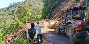 Longsor di Jalan Bukit Tirai Embun Kerinci: Akses Sempat Tak Bisa dilewati,  Dinas PUPR Turun Alat Berat 