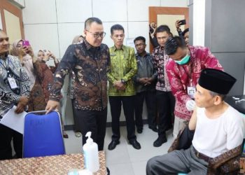 Pantau Vaksinasi Jamaah Calon Haji, Wako Alfin Ingatkan Jaga Kesehatan