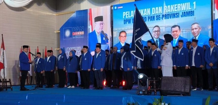 Dilantik Zulhas, Alfin–Monadi Resmi Nahkodai PAN Kerinci dan Sungai Penuh