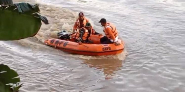 Remaja 16 Tahun Terseret Air Sungai Batanghari, Tim Gabungan Lakukan Pencarian