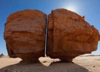 Al Naslaa, Batu Raksasa Terbelah Sempurna di Gurun Arab Saudi, Jejak Peradaban Kuno