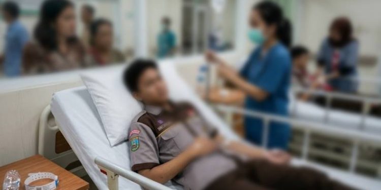 Delapan Siswa SMKN 1 Kota Jambi Dilarikan ke Rumah Sakit, Diduga Keracunan Usai Konsumsi MBG
