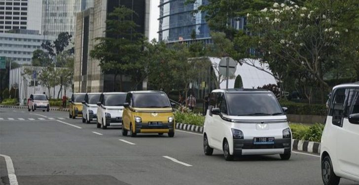 Tips Mengemudi Mobil Listrik Agar Baterai Lebih Awet saat Perjalanan Jauh
